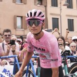 Isaac Del Toro va passer une nouvelle journée en rose dimanche sur le Giro KEYSTONE/AP/Massimo Paolone